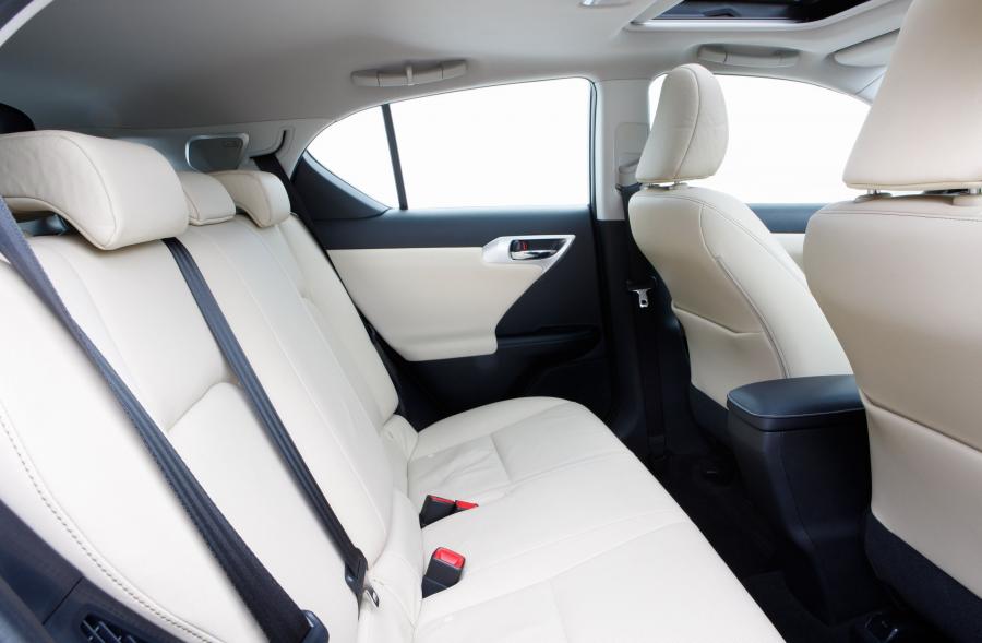  Lexus CT200h 2010 года  (фото 78 из 266)